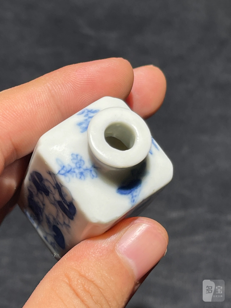 清道光 青花婴戏纹四方倭角鼻烟壶 - 图6